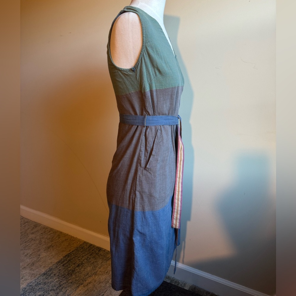 Fabindia Cotton Sleeveless V-Shaped Midi Dress - Picture 6 of 9
